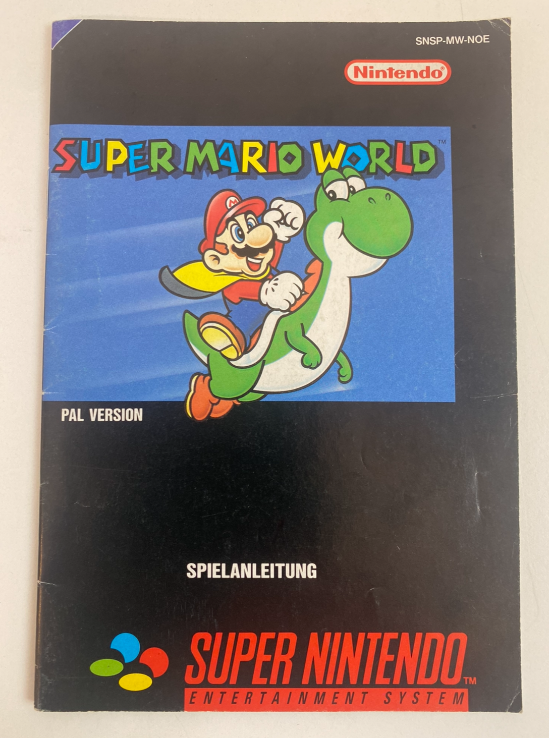 Original manual for the Super Nintendo game "Super Mario World" - Complete and worthy of preservation