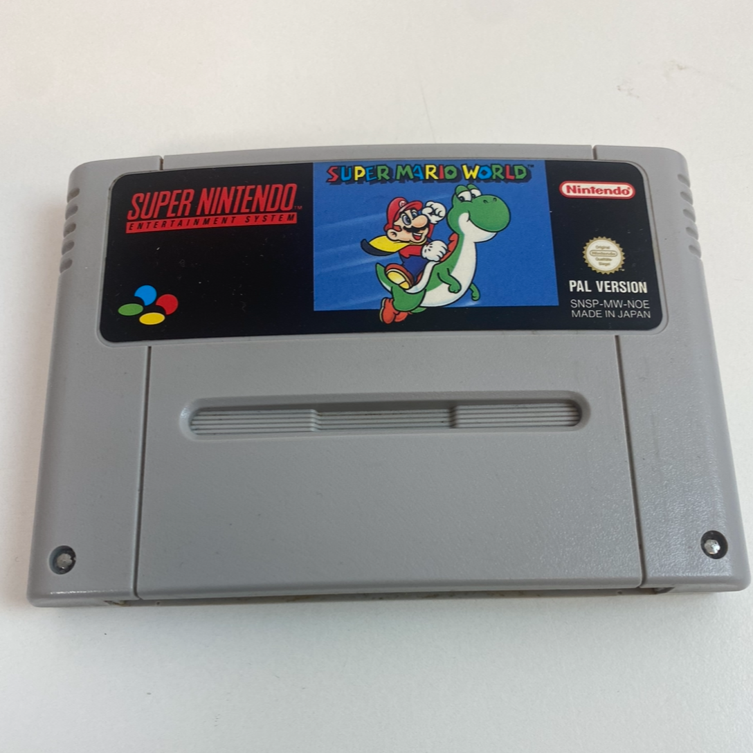 Super Mario World game for Super Nintendo TOP condition